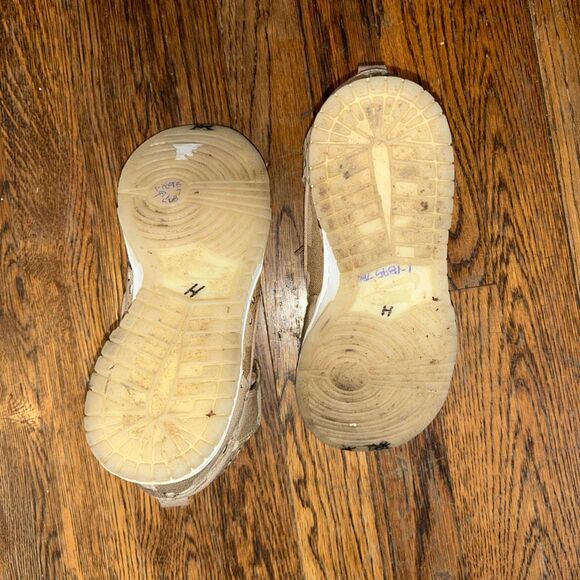 Nike Dunk High "Desert Camo" sneaker. - Picture 3 of 5